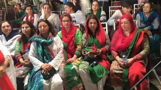 اس مرتبہ خواتین کے لئے کوئی خصوصی انکلوژر نہیں بنایا گیا تھا