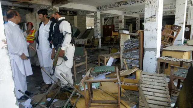 د مردان په محکمه کې د جمعې د ورځې په ځانمرګي برید کې د څلورو وکیلانو په شمول ۱۲ تنه وژل شوي وو