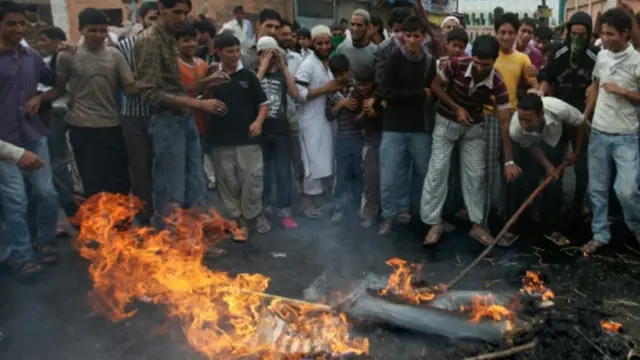 کشمیر میں رائے شماری سے متعلق قرار دادیں چیپٹر سکس کے تحت منظور ہوئی ہیں