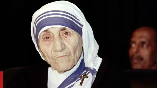 عام 2002 كشف الفاتيكان عن معجزة طبية للأم تيريزا هي شفاء سيدة من ورم في المعدة بعد صلاة تيريزا من أجلها.