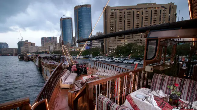 Geladak kapal dari Al Mansour Dhow.