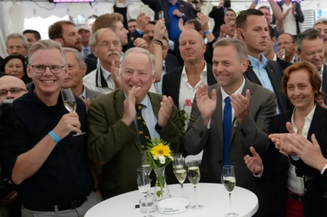 جشن پیروزی حزب آلترناتیو برای آلمان