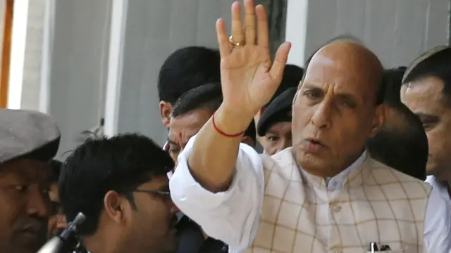 وزیرِ داخلہ کا کہنا تھا کہ محبوبہ مفتی کی حکومت ریاست میں حالات کو معمول پر لانے کی کوشش کر رہی ہے