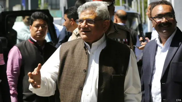 कश्मीर गए सर्वदलीय प्रतिनिधिमंडल में शामिल माकपा महासचिव सीताराम येचुरी.