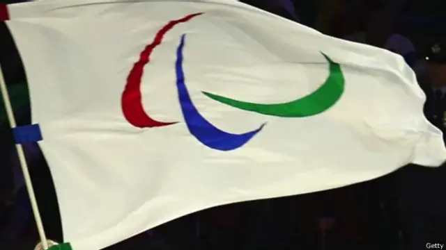 पैरालिंपिक्स खेलों का झंडा और प्रतीक