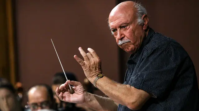 آقای فخرالدینی یک بار دیگر در سال ۱۳۸۸ پس از یازده سال مدیریت و رهبری ارکستر ملی ایران کناره‌گیری کرده بود