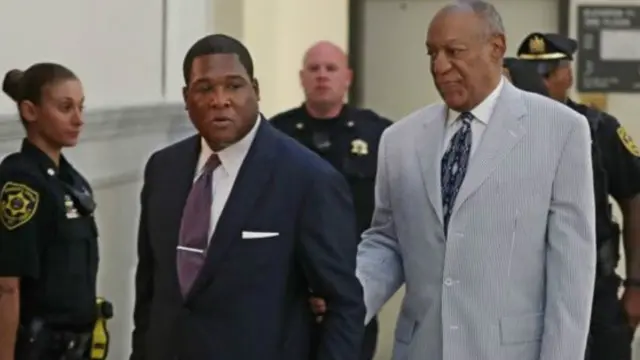 كوسبي (يمين الصورة) في جلسة استماع عقدت الأربعاء