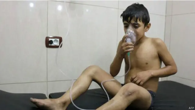 ہنگامی حالات کے کارکنان کا کہنا ہے کہ سکاری کے علاقے میں ہیلی کاپٹروں سے کیے جانے والے حملوں کے بعد لوگ گھٹن کا شکار ہوگئے