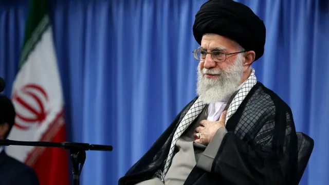 خامنئي طالب المسلمين بالتفكير جديا في موضوع إدارة الحج