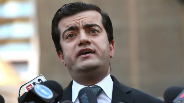 邓森曾经表示南海是中国的内政,被指是中国付钱给他表态,上周辞去参议员职务