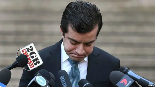 邓森收受中资企业的捐款引爆丑闻。