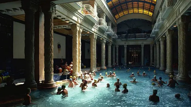 Купальні в готелі Gellert у Будапешті