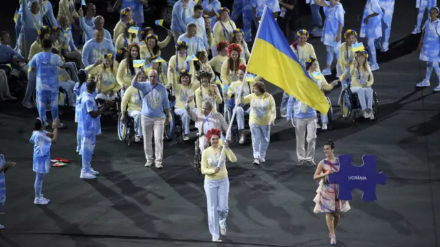 Назви країн були написані на пазлах - на звороті яких були фото паралімпійців з кожної країни. 