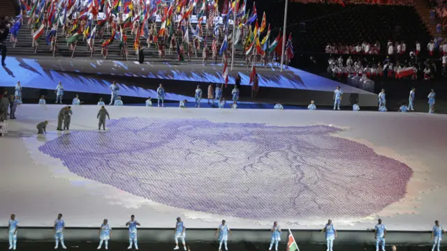 Великий пазл зібрали у серце, яке забилось у такт музики.