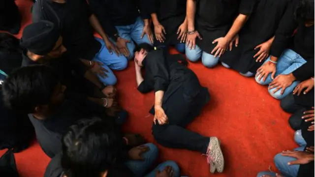 هند کې د تیزابو بریدونو خلاف غوسه په ډېرېدو ده