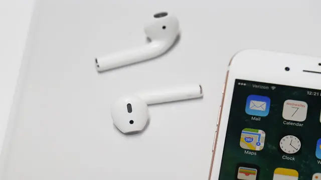 اکثر لوگوں نے مہنگے ایئرپاڈ ہیڈفون (قیمت 159 ڈالر) پر اعتراض کیا ہے