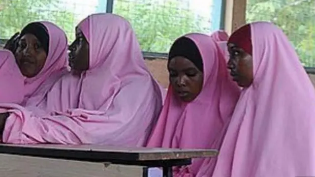 قضاة محكمة الاستئناف قالوا إنه من واجبات المسؤولين عن التعليم في البلاد دعم قيم الكرامة والتنوع وعدم التمييز