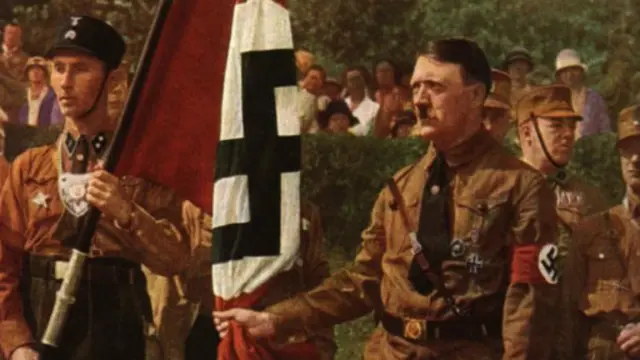 身穿制服的纳粹德国元首希特勒