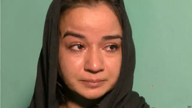 "هرڅوک چې ما ګوري فکر کوي خوشحاله یم، خو د زړه له درده مې هېڅوک خبر نه دي. خپلو هیلو ته ونه رسېدم، هغسې مې چې غوښتل ژوند مې ونشوای کړی. د ژوند راسره هېڅ جوړه نه ده"