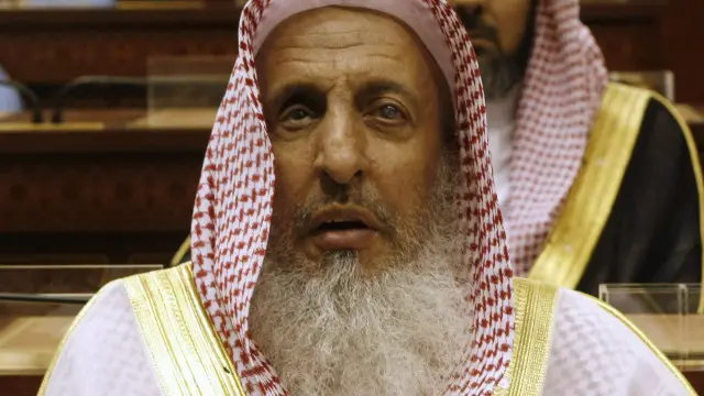 كان آل الشيخ قد وصف قبل أيام الإيرانيين بأنهم "غير مسلمين".