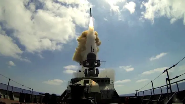 عکس‌هایی که وزارت دفاع روسیه از پرتاب موشک کروز منتشر کرده است