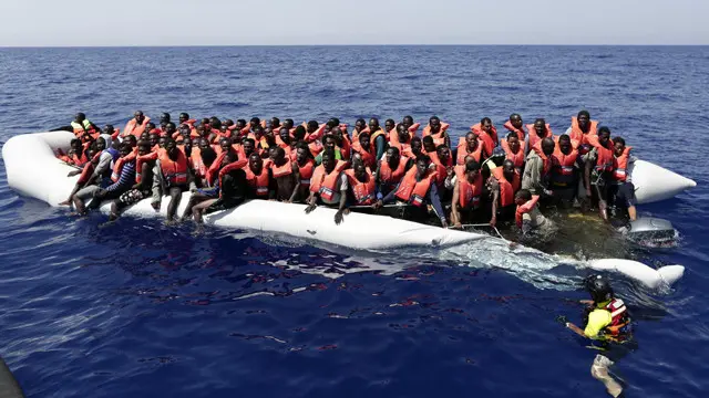 كان المهاجرون يستقلون 17 زورقا مطاطيا ومركبا صغيرا واحدا