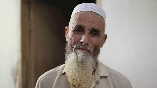 پدر ثناءالله آشپز است و تاکید می‌کند که دارای کارت اقامت است