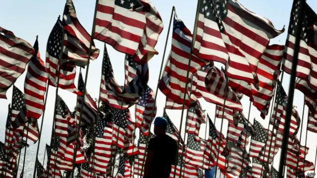 美国各地纷纷举行多种活动，追思恐袭死难者