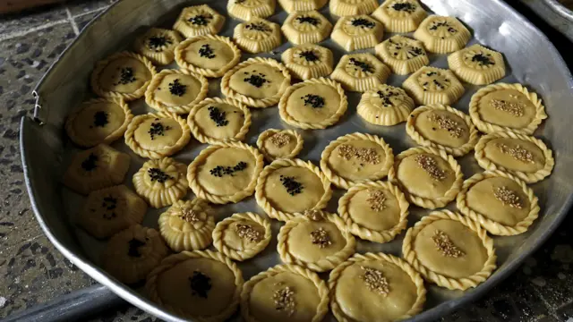 المسلمون في اليمن يحرصون على إعداد أنواع من الحلوى بمناسبة عيد الأضحى 