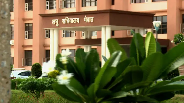 حکومت نے اس واقعے کی سی بی آئی سے تفتیش کرانے کی بات کہی ہے