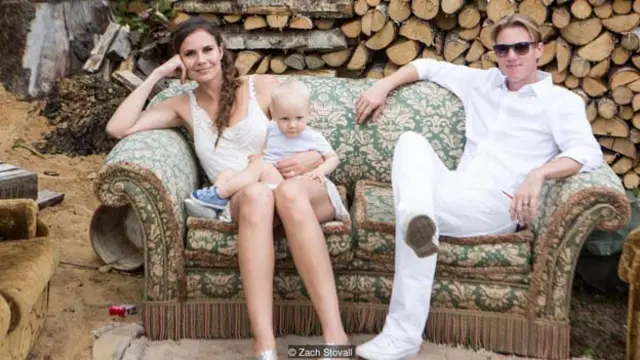 本文作者与妻子埃娃（Eeva）和儿子尼科（Niko），作者还兼任摄影师。（图片来源：Zach Stovall)