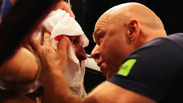 Під час двобою із казахським боксером Геннадієм Головкіним британець Кел Брук ледве не втратив зір