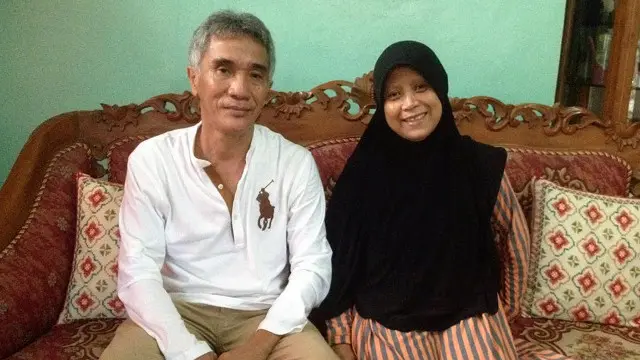 Hidayat Azis dan istri, Tititk Sayekti.