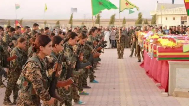 مئات المقاتلات الكرديات الأخريات قتلن مثل آسيا، معظمهن صغار السن لم يتجاوزن 20 عاما