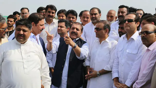 تحریکِ انصاف کے رہنماؤں نے رائے ونڈ کے قریب جلسے کے مقام کا معائنہ کیا