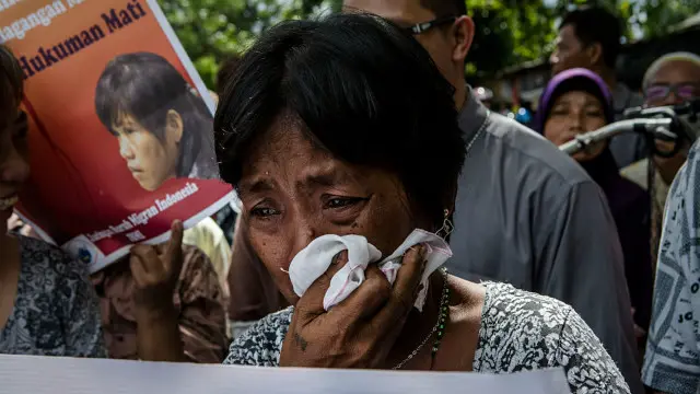 Ibunda Mary Jane, Nanay Celia, saat berdemo meminta pengampunan putrinya.