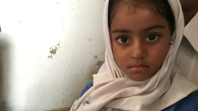 تصمیہ کے ابا، سعودی شہر دمام میں بہتر آمدن کی امید میں محنت کرتے ہیں