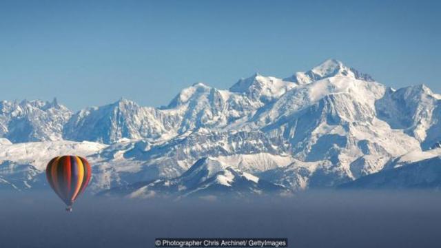 熱氣球和阿爾卑斯山(圖片來源：Photographer Chris Archinet/ Getty Images)
