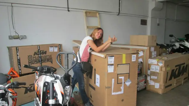 Одна з найдорожчих частин подорожі - це пересилання мотоцикла між континентами