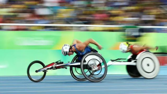 美國選手在輪椅競速賽中