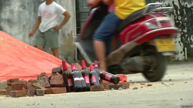 村内有冲突痕迹、商店仍然关闭