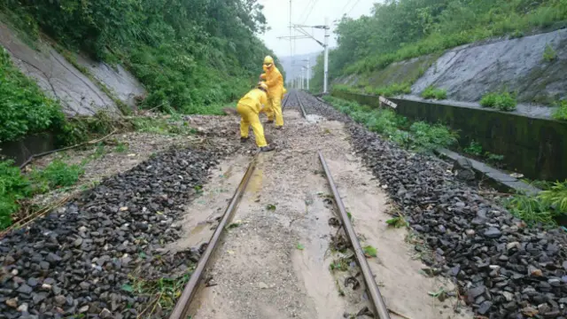 台铁台东山里站到鹿野站间，路基流失500公尺。