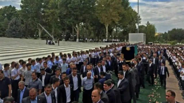 卡裏莫夫在撒馬爾罕下葬