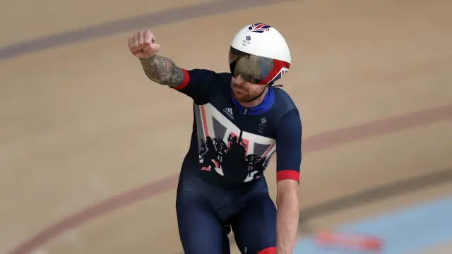 بردلی ویگینز، دوچرخه‎سوار بریتانیایی بیشترین عنوان‎های قهرمانی را در میان ورزشکاران المپیک این کشور کسب کرده است