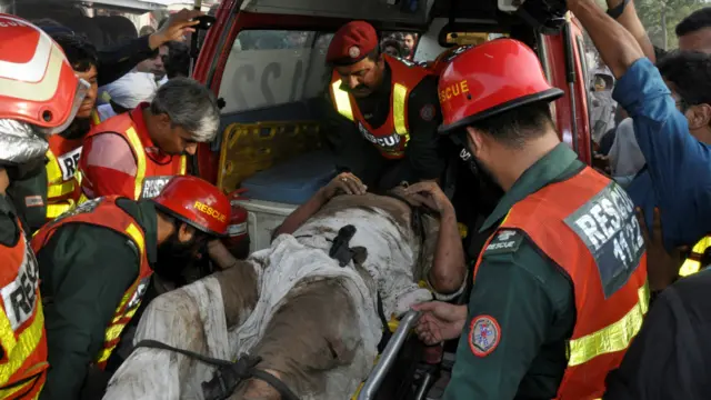 زخمیوں کو ملتان کے مختلف ہسپتالوں میں منتقل کر دیا گیا ہے