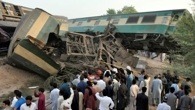 بچ جانے والے مسافروں کو منزل تک پہنچانے کے انتظامات کیے جا رہے ہیں