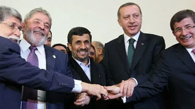 اردوغان، دا سیلوا و احمدی نژاد در نشست تهران - در زمان دا سیلوا شرکت پتروبراس سرمایهگداری عمدهای در صنایع نفت ایران کرد