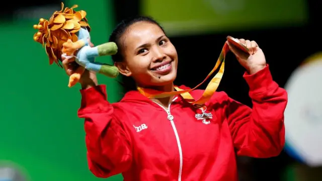 Ni Nengah Widiasih meraih medali perunggu angkat besi kelas 41kg Paralimpik 2016.