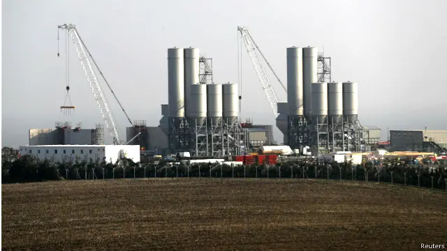 在有关合同签署后,中广核就可以开始申请英国批准使用他们自己设计的核电站反应堆的进程了。