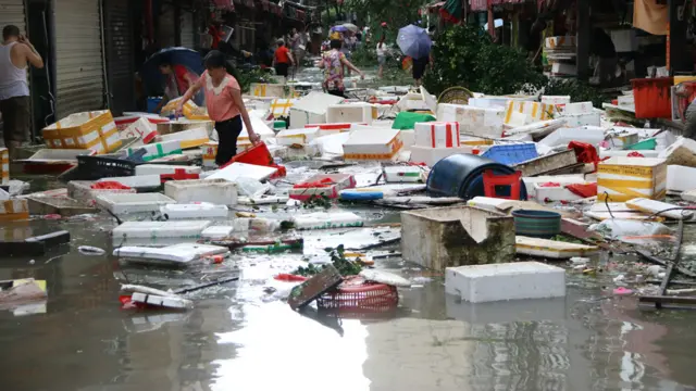 廈門市文塔路積水嚴重（新華社圖片15/9/2016）
